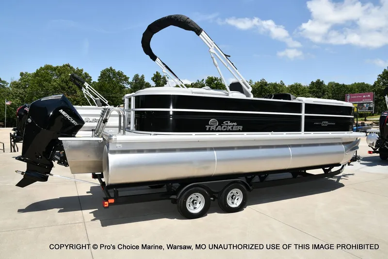 Slide: The Image of Sun Tracker PARTY BARGE 22 XP3 w/200HP 4 Stroke 2026 - 15