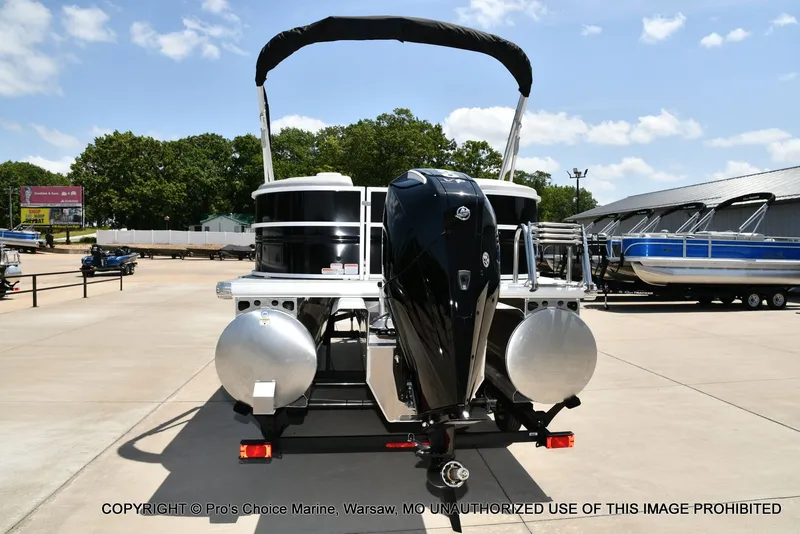 Slide: The Image of Sun Tracker PARTY BARGE 22 XP3 w/200HP 4 Stroke 2026 - 17
