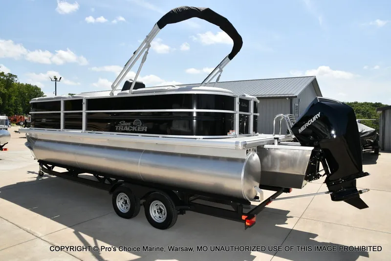 Slide: The Image of Sun Tracker PARTY BARGE 22 XP3 w/200HP 4 Stroke 2026 - 18
