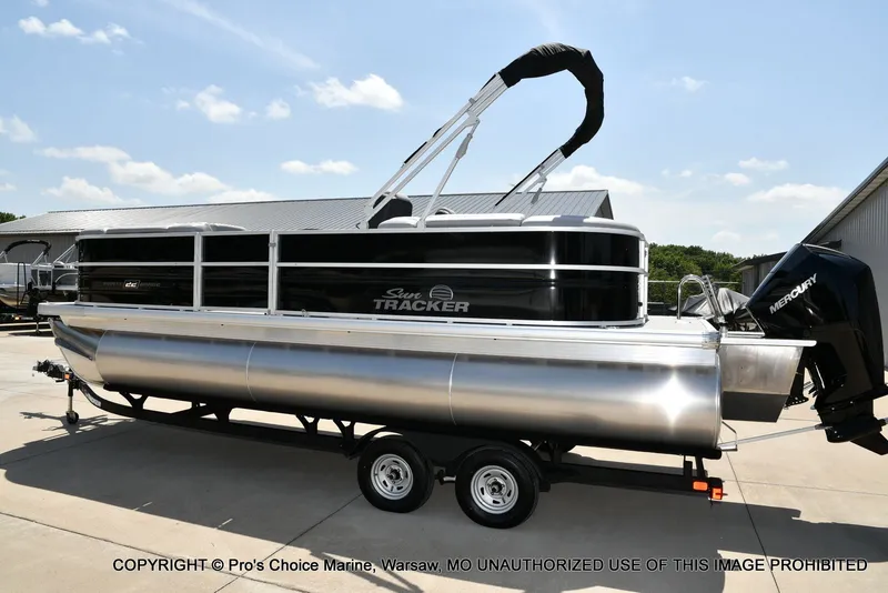 Slide: The Image of Sun Tracker PARTY BARGE 22 XP3 w/200HP 4 Stroke 2026 - 19