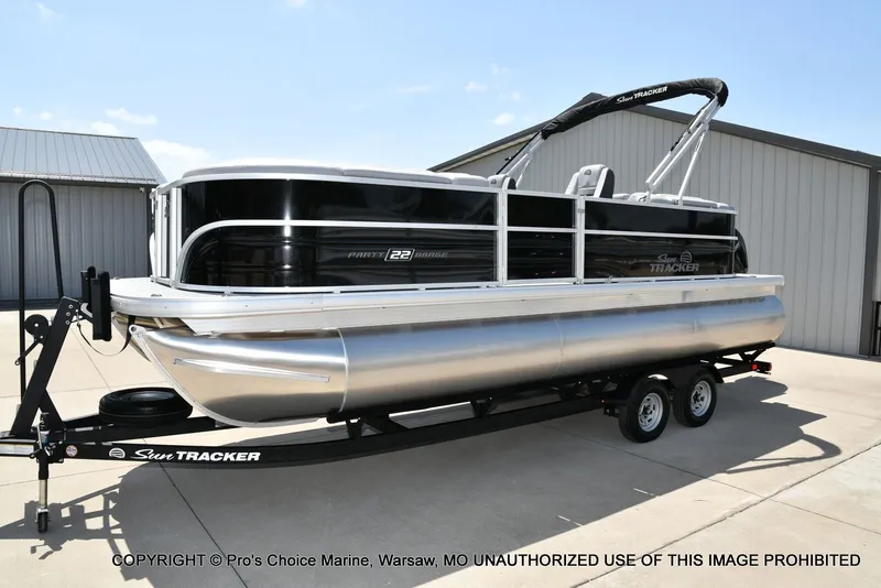 Slide: The Image of Sun Tracker PARTY BARGE 22 XP3 w/200HP 4 Stroke 2026 - 20