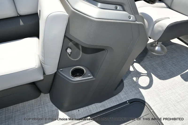 Slide: The Image of Sun Tracker PARTY BARGE 22 XP3 w/200HP 4 Stroke 2026 - 28