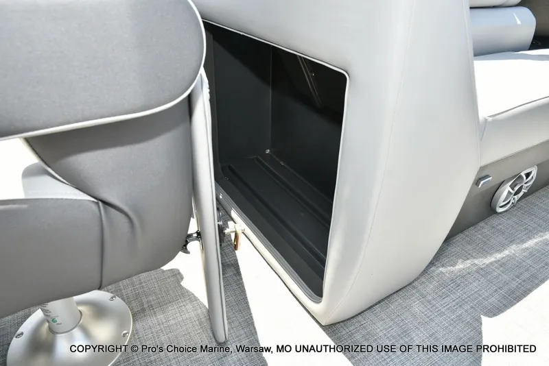 Slide: The Image of Sun Tracker PARTY BARGE 22 XP3 w/200HP 4 Stroke 2026 - 34