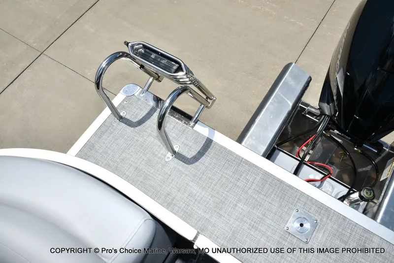 Slide: The Image of Sun Tracker PARTY BARGE 22 XP3 w/200HP 4 Stroke 2026 - 39