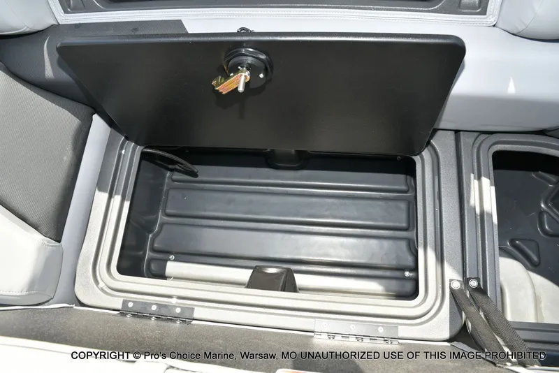 Slide: The Image of Sun Tracker PARTY BARGE 22 XP3 w/200HP 4 Stroke 2026 - 53