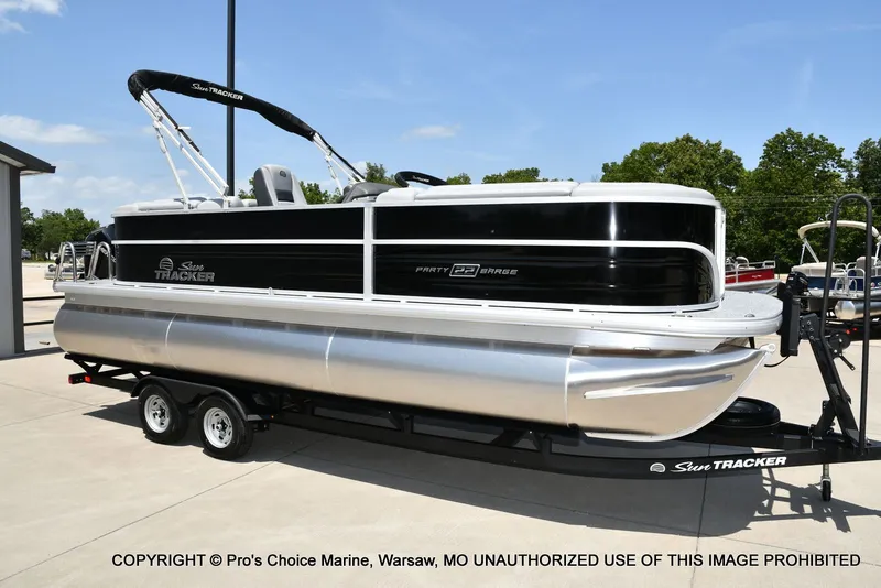 Slide: The Image of Sun Tracker PARTY BARGE 22 XP3 w/200HP 4 Stroke 2026 - 75