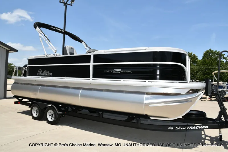 Slide: The Image of Sun Tracker PARTY BARGE 22 XP3 w/200HP 4 Stroke 2026 - 79