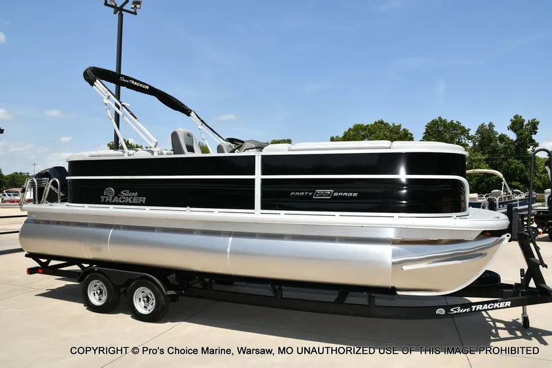 Slide: The Image of Sun Tracker PARTY BARGE 22 XP3 w/200HP 4 Stroke 2026 - 80