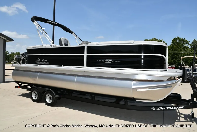 Slide: The Image of Sun Tracker PARTY BARGE 22 XP3 w/200HP 4 Stroke 2026 - 81