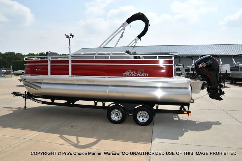 Slide: The Image of Sun Tracker SportFish 20 DLX 2026 - 18