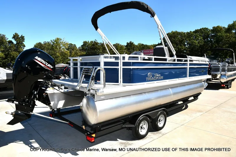 Slide: The Image of Sun Tracker Sportfish 22 DLX w/150 2026 - 13