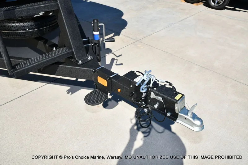 Slide: The Image of Sun Tracker Sportfish 22 DLX w/150 2026 - 18