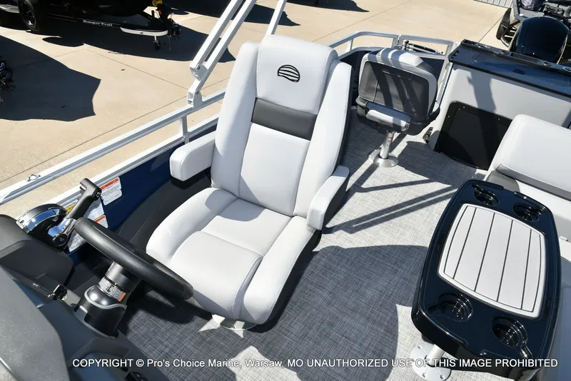 Slide: The Image of Sun Tracker Sportfish 22 DLX w/150 2026 - 24