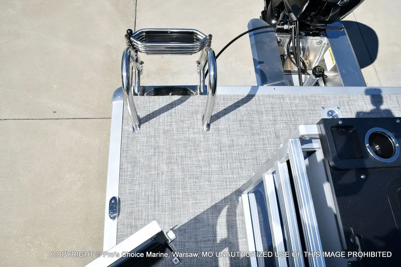 Slide: The Image of Sun Tracker Sportfish 22 DLX w/150 2026 - 30