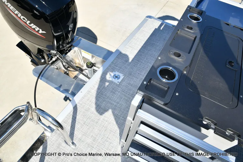 Slide: The Image of Sun Tracker Sportfish 22 DLX w/150 2026 - 31