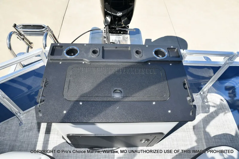 Slide: The Image of Sun Tracker Sportfish 22 DLX w/150 2026 - 33