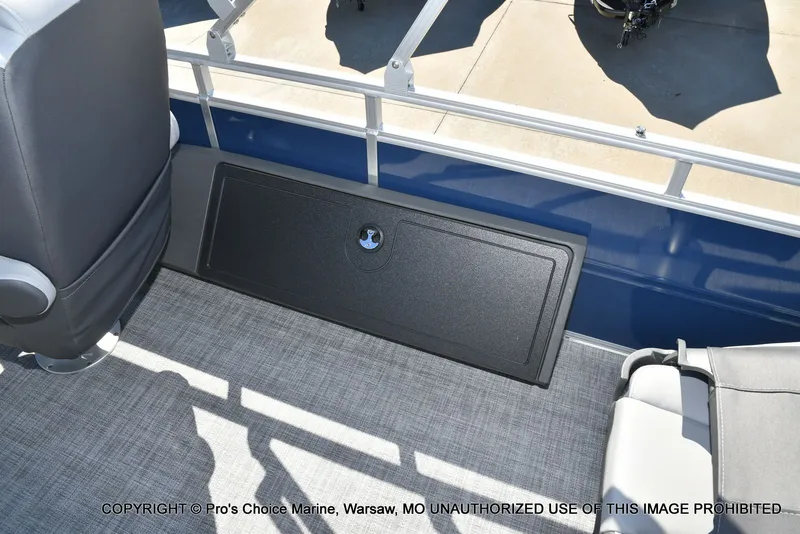 Slide: The Image of Sun Tracker Sportfish 22 DLX w/150 2026 - 44