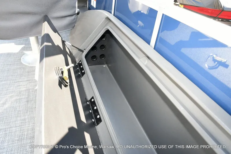 Slide: The Image of Sun Tracker Sportfish 22 DLX w/150 2026 - 46