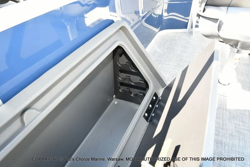 Slide: The Image of Sun Tracker Sportfish 22 DLX w/150 2026 - 47