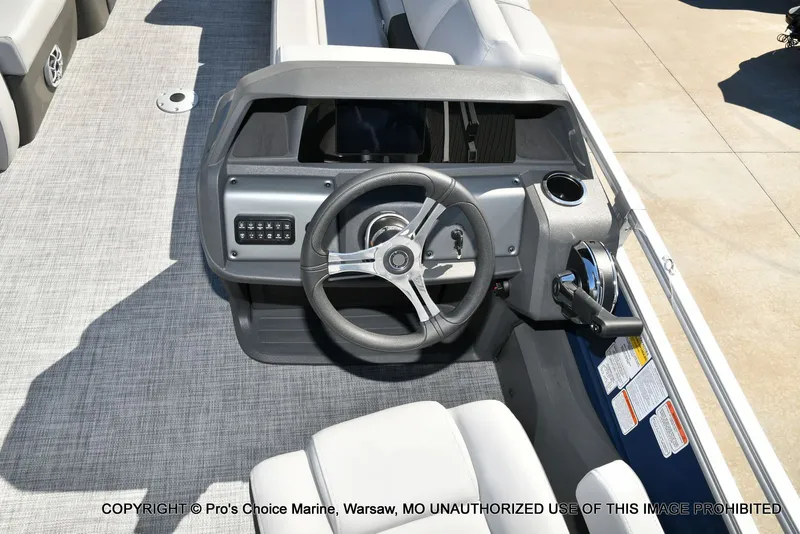 Slide: The Image of Sun Tracker Sportfish 22 DLX w/150 2026 - 48