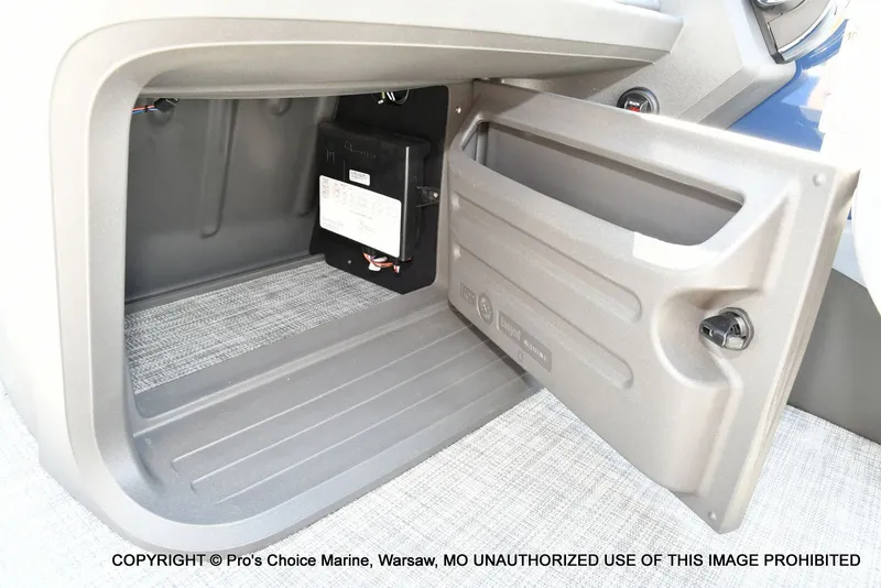 Slide: The Image of Sun Tracker Sportfish 22 DLX w/150 2026 - 49