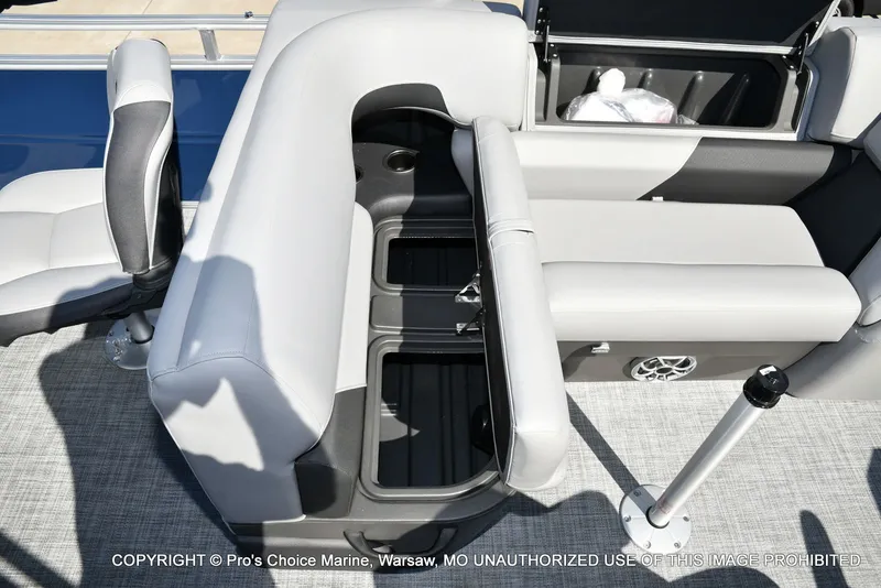 Slide: The Image of Sun Tracker Sportfish 22 DLX w/150 2026 - 55