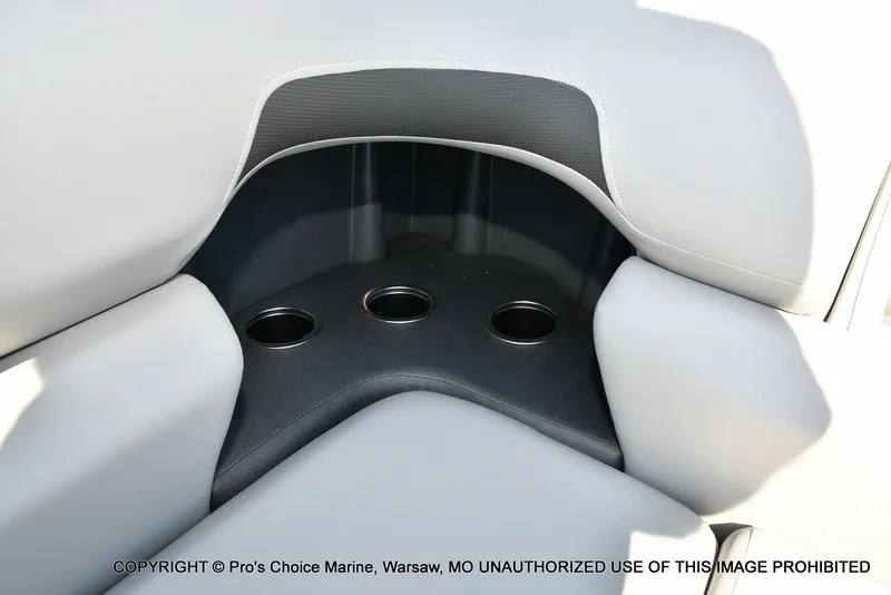 Slide: The Image of Sun Tracker Sportfish 22 DLX w/150 2026 - 57