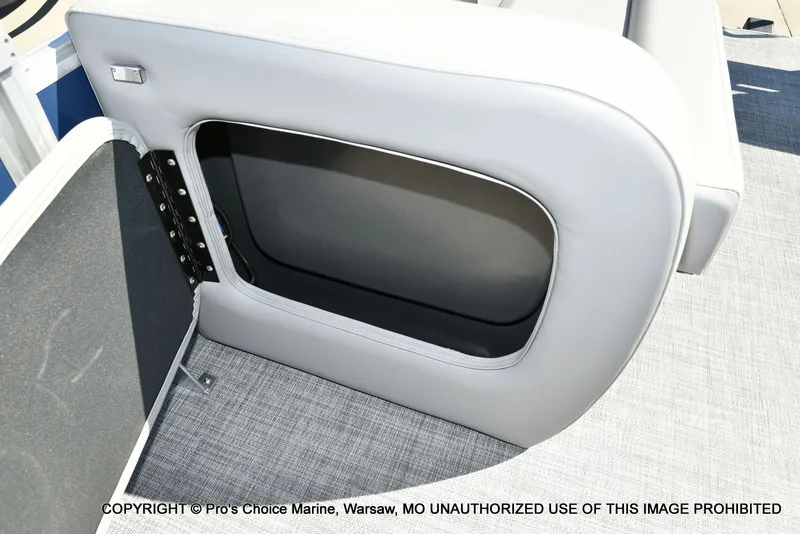 Slide: The Image of Sun Tracker Sportfish 22 DLX w/150 2026 - 61