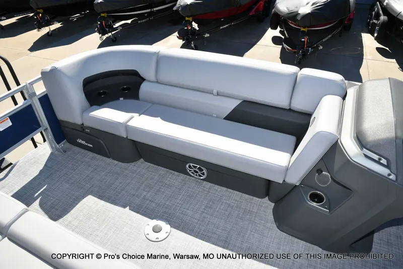 Slide: The Image of Sun Tracker Sportfish 22 DLX w/150 2026 - 62