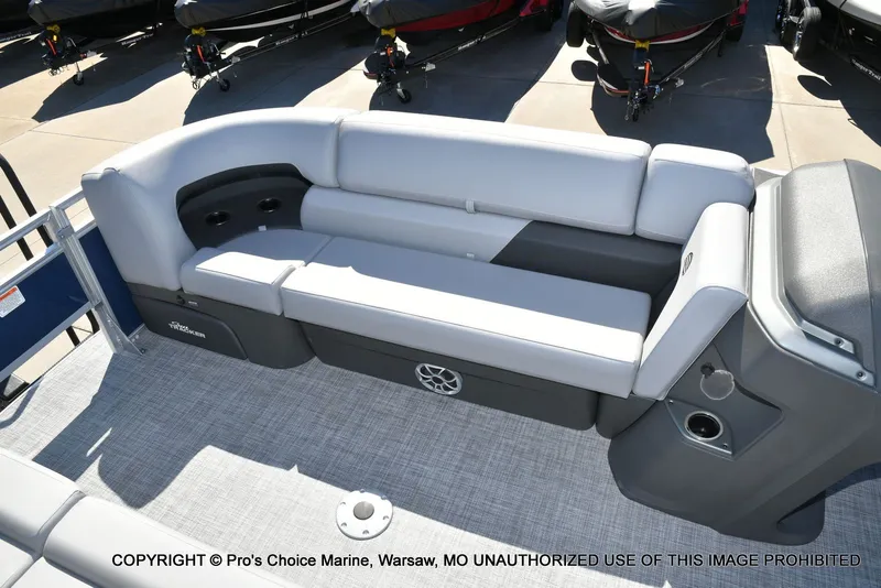 Slide: The Image of Sun Tracker Sportfish 22 DLX w/150 2026 - 63