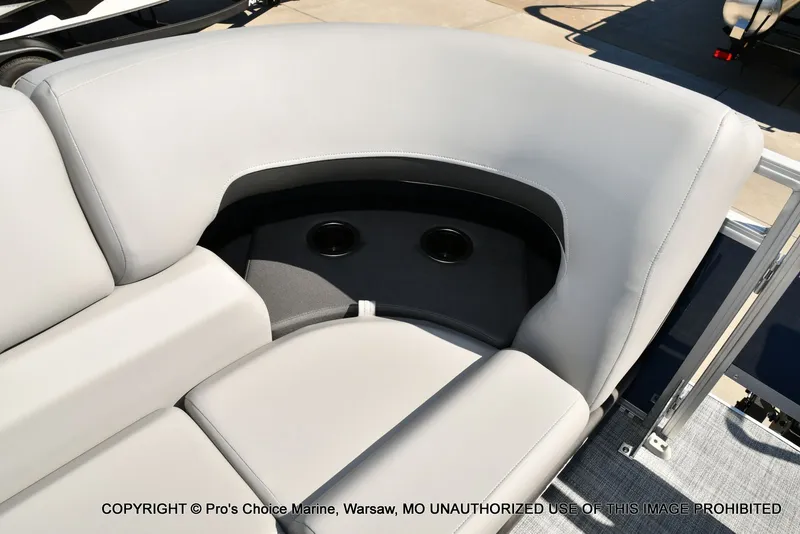 Slide: The Image of Sun Tracker Sportfish 22 DLX w/150 2026 - 70