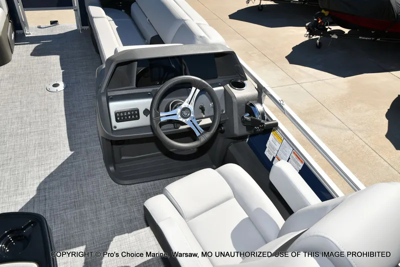 Slide: The Image of Sun Tracker Sportfish 22 DLX w/150 2026 - 8