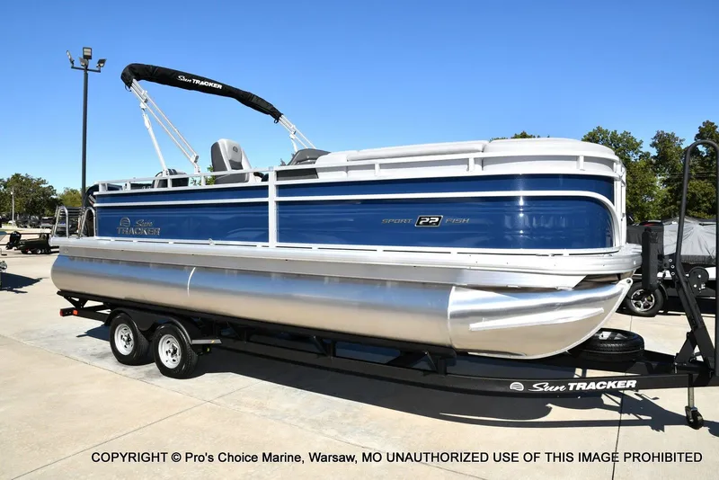 Slide: The Image of Sun Tracker Sportfish 22 DLX w/150 2026 - 82