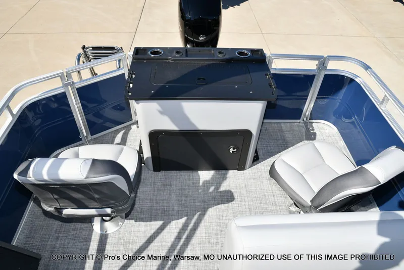 Slide: The Image of Sun Tracker Sportfish 22 DLX w/150 2026 - 9