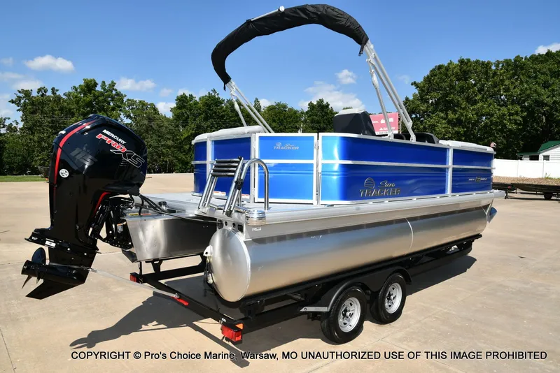 Slide: The Image of Sun Tracker Party Barge 20 DLX 2026 - 12