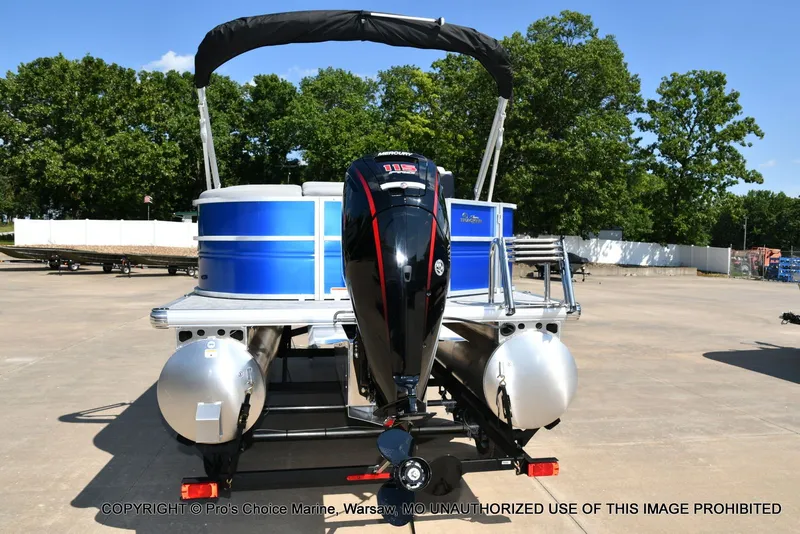 Slide: The Image of Sun Tracker Party Barge 20 DLX 2026 - 15