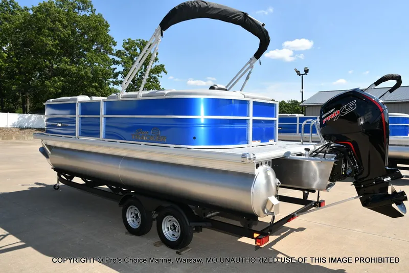 Slide: The Image of Sun Tracker Party Barge 20 DLX 2026 - 16