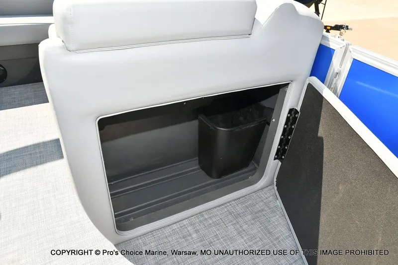 Slide: The Image of Sun Tracker Party Barge 20 DLX 2026 - 24