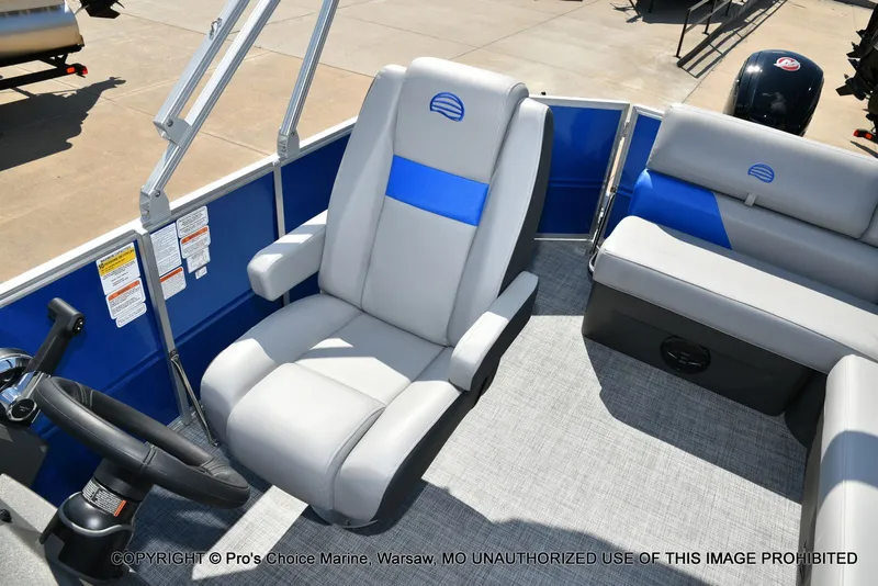 Slide: The Image of Sun Tracker Party Barge 20 DLX 2026 - 27