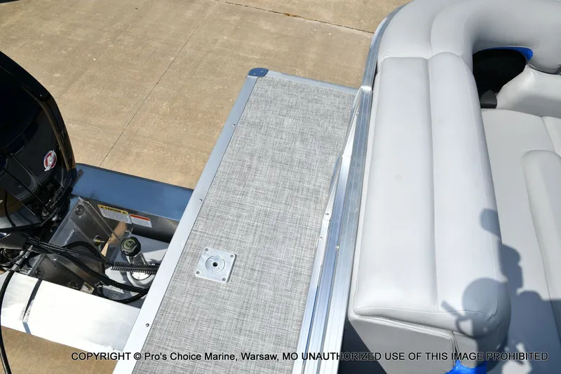 Slide: The Image of Sun Tracker Party Barge 20 DLX 2026 - 38