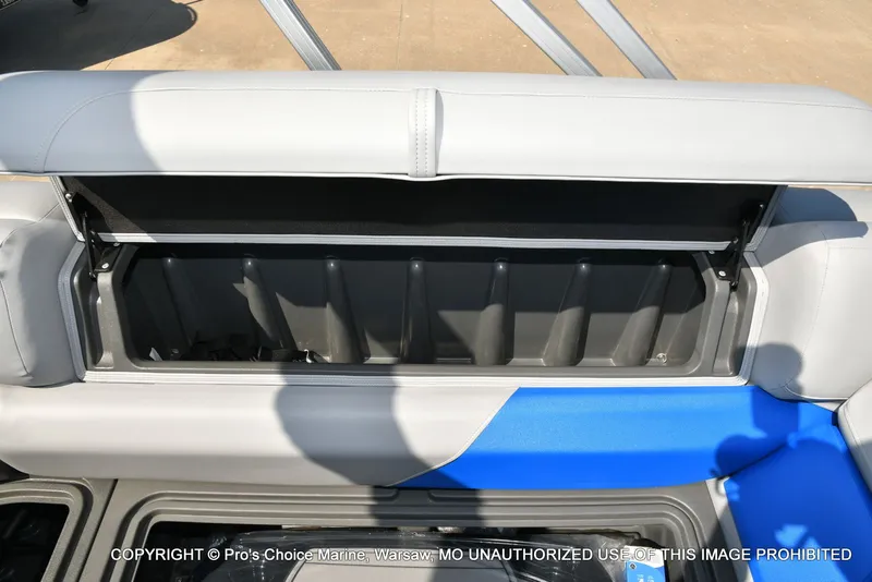 Slide: The Image of Sun Tracker Party Barge 20 DLX 2026 - 42