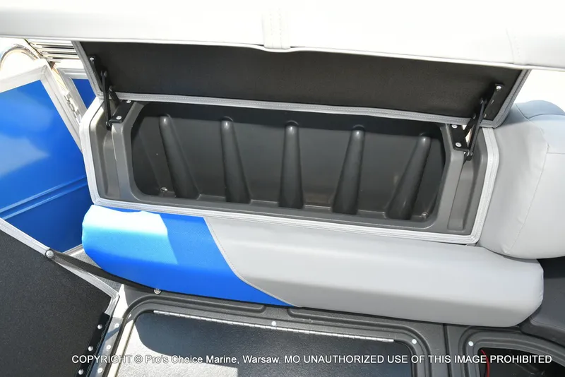 Slide: The Image of Sun Tracker Party Barge 20 DLX 2026 - 46