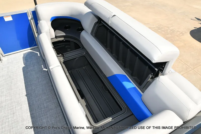 Slide: The Image of Sun Tracker Party Barge 20 DLX 2026 - 53