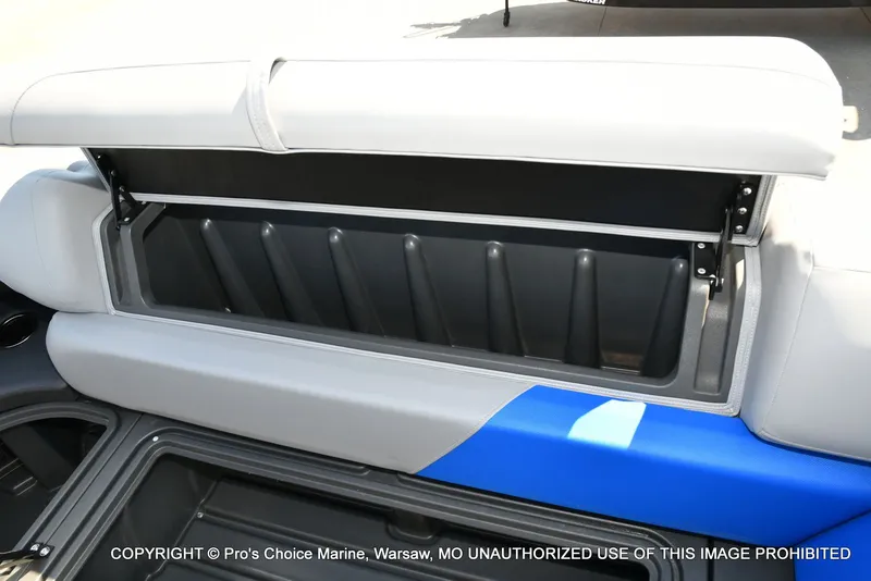 Slide: The Image of Sun Tracker Party Barge 20 DLX 2026 - 54