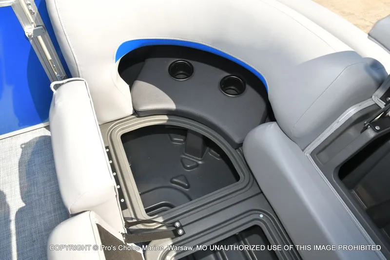 Slide: The Image of Sun Tracker Party Barge 20 DLX 2026 - 56