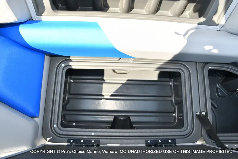 Slide: The Image of Sun Tracker Party Barge 20 DLX 2026 - 61