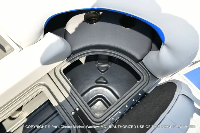 Slide: The Image of Sun Tracker Party Barge 20 DLX 2026 - 62