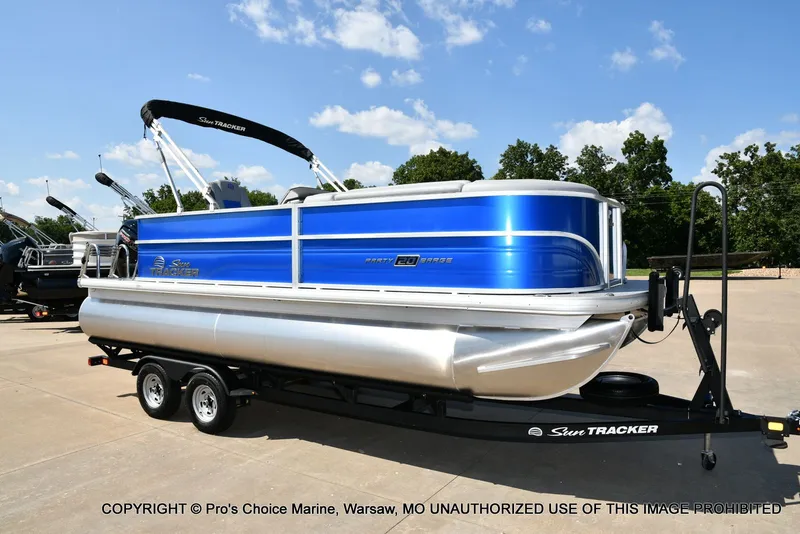 Slide: The Image of Sun Tracker Party Barge 20 DLX 2026 - 63