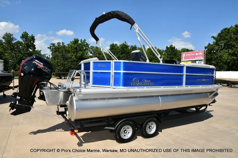 Slide: The Image of Sun Tracker Party Barge 20 DLX 2026 - 64