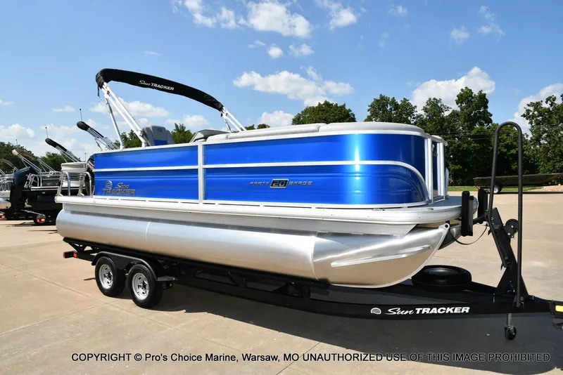 Slide: The Image of Sun Tracker Party Barge 20 DLX 2026 - 66